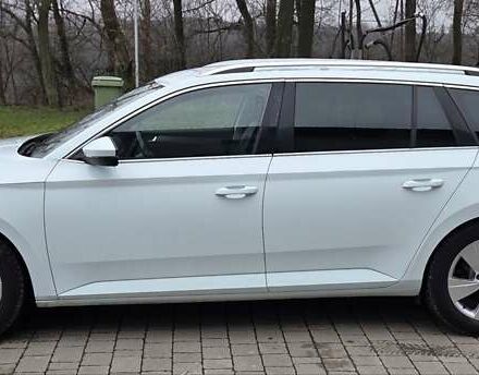 Білий Шкода Суперб, об'ємом двигуна 2 л та пробігом 288 тис. км за 15999 $, фото 46 на Automoto.ua