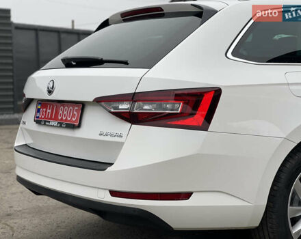 Белый Шкода Суперб, объемом двигателя 2 л и пробегом 254 тыс. км за 15800 $, фото 32 на Automoto.ua