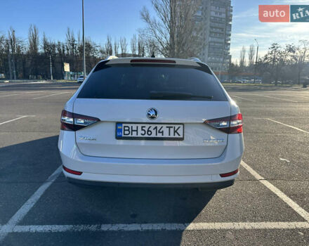 Белый Шкода Суперб, объемом двигателя 1.97 л и пробегом 206 тыс. км за 16850 $, фото 5 на Automoto.ua