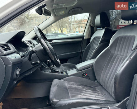 Белый Шкода Суперб, объемом двигателя 2 л и пробегом 269 тыс. км за 15999 $, фото 8 на Automoto.ua