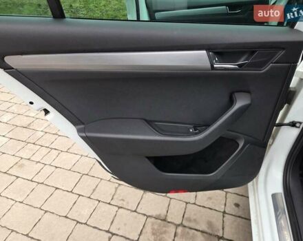 Білий Шкода Суперб, об'ємом двигуна 2 л та пробігом 288 тис. км за 15999 $, фото 30 на Automoto.ua