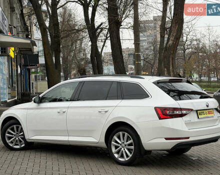 Белый Шкода Суперб, объемом двигателя 2 л и пробегом 269 тыс. км за 15999 $, фото 7 на Automoto.ua