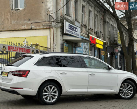 Белый Шкода Суперб, объемом двигателя 2 л и пробегом 269 тыс. км за 15999 $, фото 3 на Automoto.ua