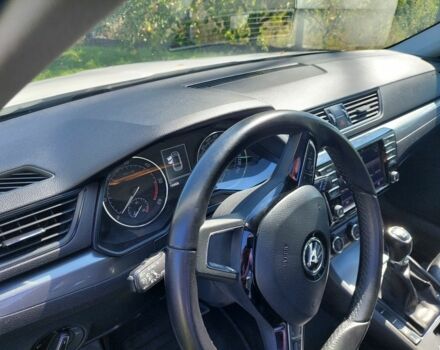 Білий Шкода Суперб, об'ємом двигуна 1.6 л та пробігом 200 тис. км за 12800 $, фото 8 на Automoto.ua