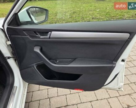 Білий Шкода Суперб, об'ємом двигуна 2 л та пробігом 288 тис. км за 15999 $, фото 19 на Automoto.ua