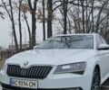 Белый Шкода Суперб, объемом двигателя 2 л и пробегом 263 тыс. км за 18500 $, фото 1 на Automoto.ua