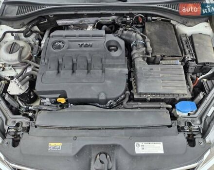 Білий Шкода Суперб, об'ємом двигуна 2 л та пробігом 288 тис. км за 15999 $, фото 15 на Automoto.ua