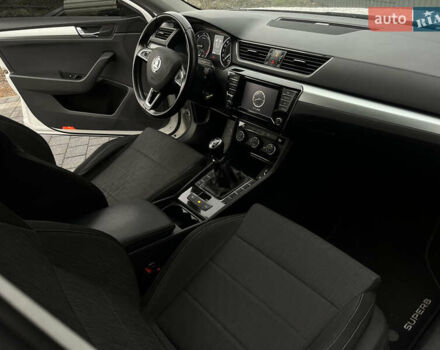 Белый Шкода Суперб, объемом двигателя 1.97 л и пробегом 265 тыс. км за 14999 $, фото 25 на Automoto.ua