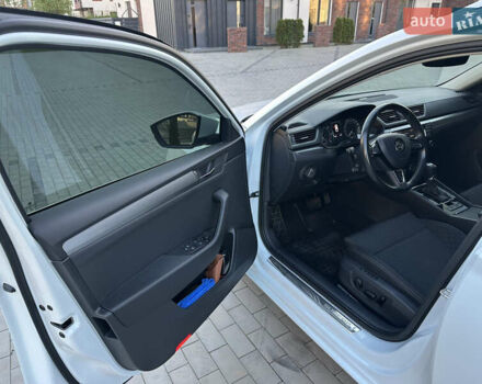 Белый Шкода Суперб, объемом двигателя 1.97 л и пробегом 225 тыс. км за 17800 $, фото 19 на Automoto.ua