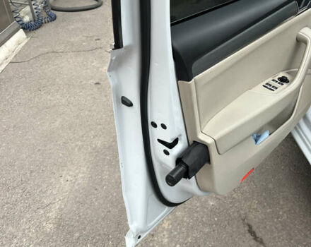 Белый Шкода Суперб, объемом двигателя 1.97 л и пробегом 323 тыс. км за 14500 $, фото 15 на Automoto.ua