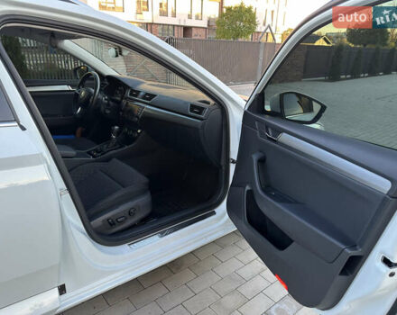 Белый Шкода Суперб, объемом двигателя 1.97 л и пробегом 225 тыс. км за 17800 $, фото 36 на Automoto.ua