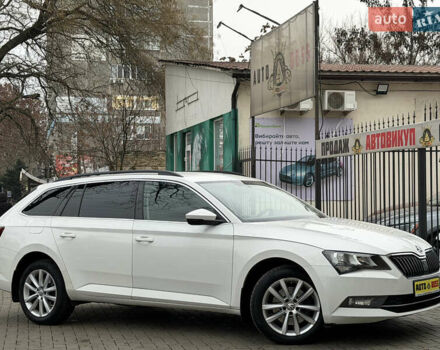 Белый Шкода Суперб, объемом двигателя 2 л и пробегом 269 тыс. км за 15999 $, фото 5 на Automoto.ua