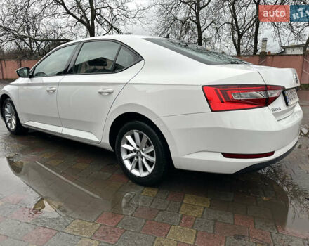 Білий Шкода Суперб, об'ємом двигуна 1.6 л та пробігом 284 тис. км за 11400 $, фото 5 на Automoto.ua