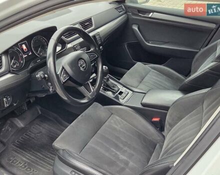 Білий Шкода Суперб, об'ємом двигуна 2 л та пробігом 288 тис. км за 15999 $, фото 44 на Automoto.ua