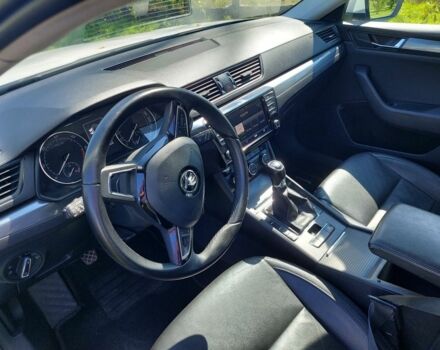 Білий Шкода Суперб, об'ємом двигуна 1.6 л та пробігом 200 тис. км за 12800 $, фото 9 на Automoto.ua