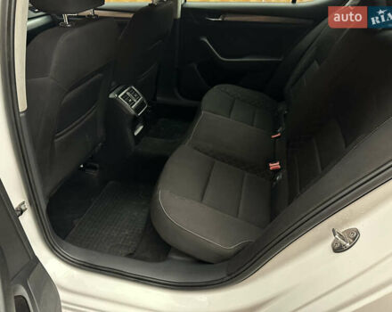 Білий Шкода Суперб, об'ємом двигуна 1.6 л та пробігом 284 тис. км за 11400 $, фото 9 на Automoto.ua