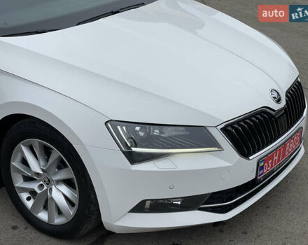 Белый Шкода Суперб, объемом двигателя 2 л и пробегом 254 тыс. км за 15800 $, фото 10 на Automoto.ua