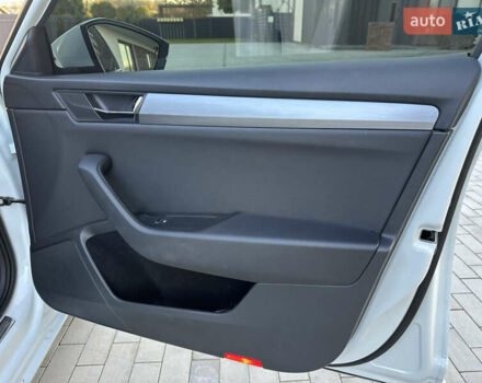 Белый Шкода Суперб, объемом двигателя 1.97 л и пробегом 225 тыс. км за 17800 $, фото 37 на Automoto.ua