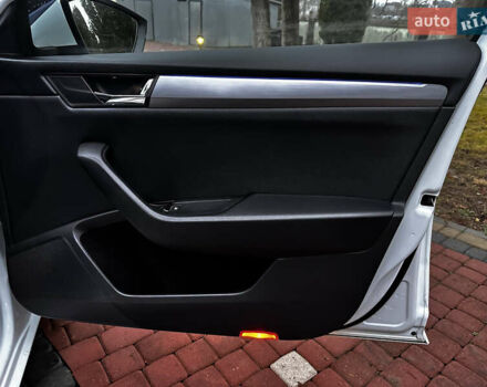 Белый Шкода Суперб, объемом двигателя 2 л и пробегом 250 тыс. км за 13900 $, фото 32 на Automoto.ua