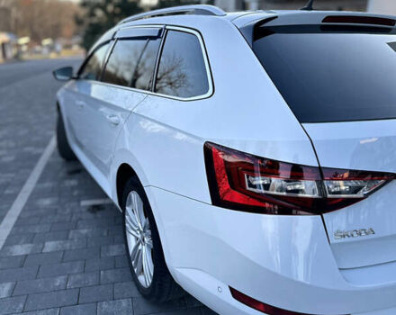 Белый Шкода Суперб, объемом двигателя 1.6 л и пробегом 292 тыс. км за 12700 $, фото 2 на Automoto.ua