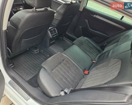 Білий Шкода Суперб, об'ємом двигуна 2 л та пробігом 288 тис. км за 15999 $, фото 35 на Automoto.ua