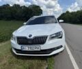 Білий Шкода Суперб, об'ємом двигуна 2 л та пробігом 300 тис. км за 18300 $, фото 1 на Automoto.ua