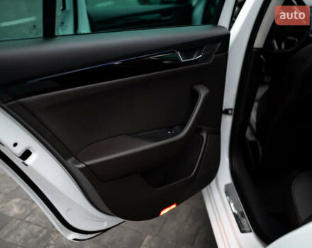 Білий Шкода Суперб, об'ємом двигуна 1.97 л та пробігом 327 тис. км за 17000 $, фото 32 на Automoto.ua