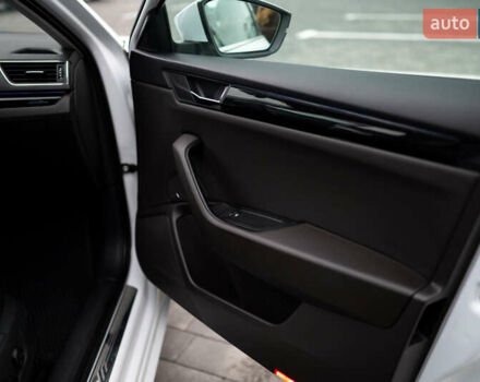 Білий Шкода Суперб, об'ємом двигуна 1.97 л та пробігом 327 тис. км за 17000 $, фото 34 на Automoto.ua