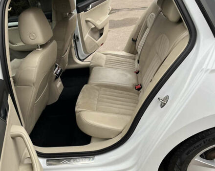 Белый Шкода Суперб, объемом двигателя 1.97 л и пробегом 323 тыс. км за 14500 $, фото 14 на Automoto.ua