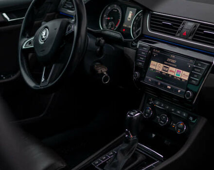 Білий Шкода Суперб, об'ємом двигуна 1.97 л та пробігом 327 тис. км за 17000 $, фото 18 на Automoto.ua