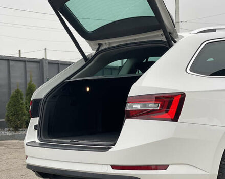 Белый Шкода Суперб, объемом двигателя 2 л и пробегом 254 тыс. км за 15800 $, фото 35 на Automoto.ua