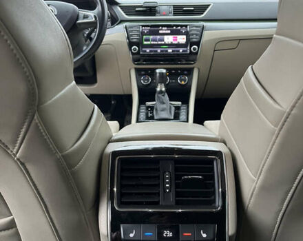 Белый Шкода Суперб, объемом двигателя 1.97 л и пробегом 323 тыс. км за 14500 $, фото 16 на Automoto.ua