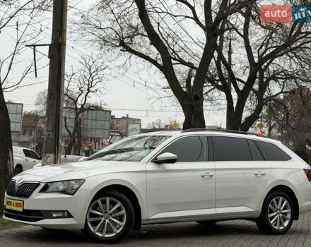 Белый Шкода Суперб, объемом двигателя 2 л и пробегом 269 тыс. км за 15999 $, фото 1 на Automoto.ua
