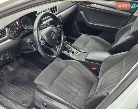 Білий Шкода Суперб, об'ємом двигуна 2 л та пробігом 288 тис. км за 15999 $, фото 43 на Automoto.ua