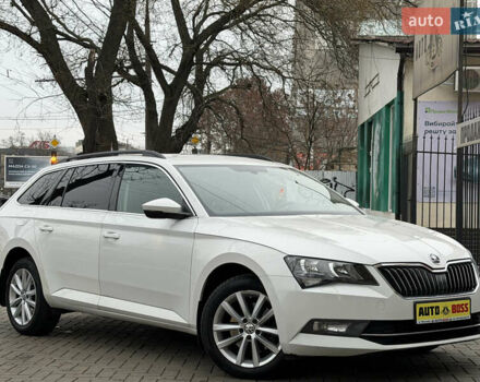 Белый Шкода Суперб, объемом двигателя 2 л и пробегом 269 тыс. км за 15999 $, фото 4 на Automoto.ua