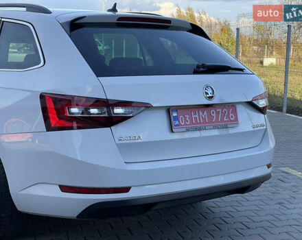 Білий Шкода Суперб, об'ємом двигуна 1.6 л та пробігом 240 тис. км за 13250 $, фото 6 на Automoto.ua