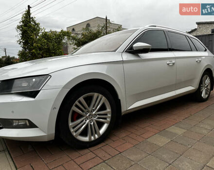 Белый Шкода Суперб, объемом двигателя 1.97 л и пробегом 290 тыс. км за 19000 $, фото 4 на Automoto.ua