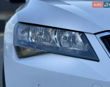 Білий Шкода Суперб, об'ємом двигуна 1.6 л та пробігом 240 тис. км за 13250 $, фото 13 на Automoto.ua