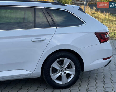 Білий Шкода Суперб, об'ємом двигуна 1.6 л та пробігом 240 тис. км за 13250 $, фото 9 на Automoto.ua