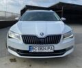 Белый Шкода Суперб, объемом двигателя 1.6 л и пробегом 224 тыс. км за 15600 $, фото 1 на Automoto.ua