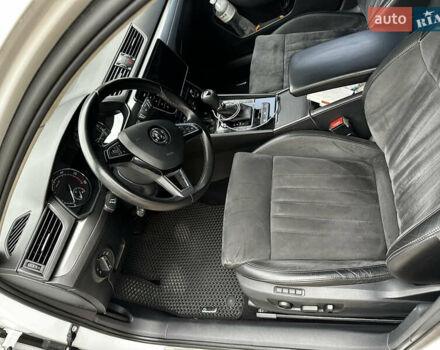 Белый Шкода Суперб, объемом двигателя 1.97 л и пробегом 290 тыс. км за 19000 $, фото 7 на Automoto.ua