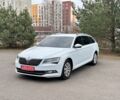 Білий Шкода Суперб, об'ємом двигуна 2 л та пробігом 303 тис. км за 17300 $, фото 1 на Automoto.ua
