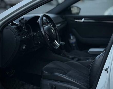 Белый Шкода Суперб, объемом двигателя 1.97 л и пробегом 238 тыс. км за 18900 $, фото 25 на Automoto.ua