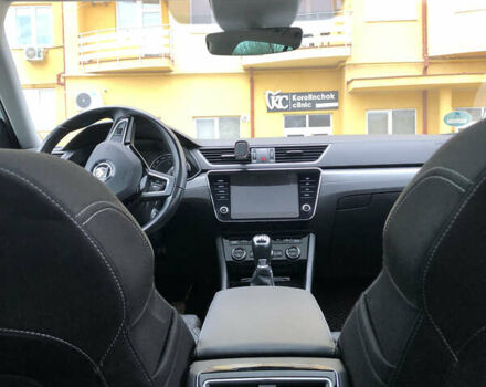 Білий Шкода Суперб, об'ємом двигуна 2 л та пробігом 160 тис. км за 20500 $, фото 17 на Automoto.ua