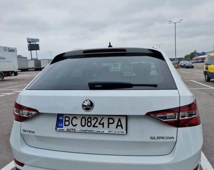 Белый Шкода Суперб, объемом двигателя 1.6 л и пробегом 220 тыс. км за 18200 $, фото 2 на Automoto.ua