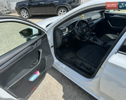 Белый Шкода Суперб, объемом двигателя 1.97 л и пробегом 280 тыс. км за 14500 $, фото 6 на Automoto.ua