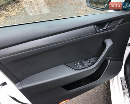 Белый Шкода Суперб, объемом двигателя 2 л и пробегом 311 тыс. км за 17999 $, фото 16 на Automoto.ua