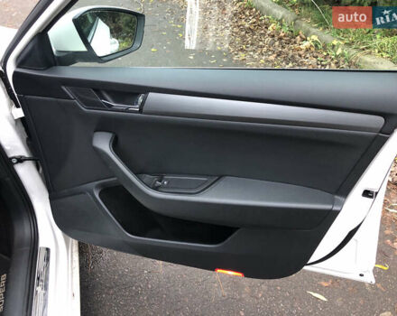 Белый Шкода Суперб, объемом двигателя 2 л и пробегом 311 тыс. км за 17999 $, фото 15 на Automoto.ua