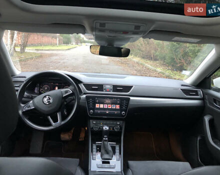 Белый Шкода Суперб, объемом двигателя 2 л и пробегом 311 тыс. км за 17999 $, фото 10 на Automoto.ua