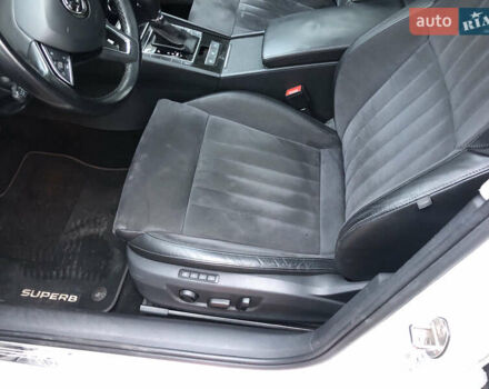 Белый Шкода Суперб, объемом двигателя 2 л и пробегом 311 тыс. км за 17999 $, фото 17 на Automoto.ua